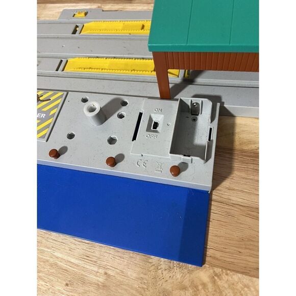 Britt Allcroft TOMY 1999 train station Not Working - Picture 4 of 10